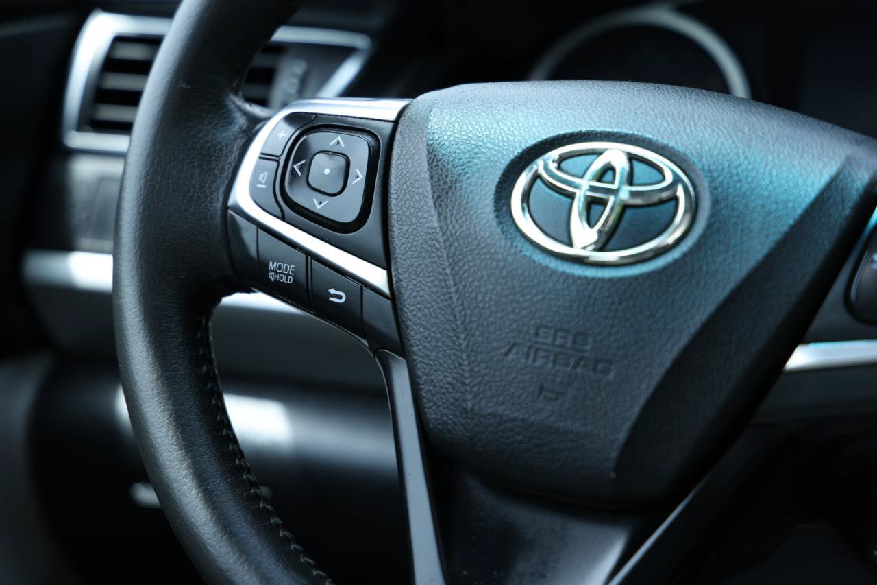 Used 2017 Toyota Camry XSE FWD image 14