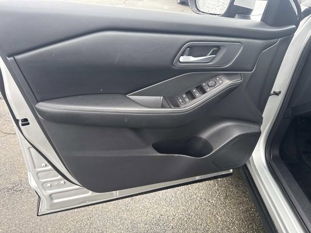 Used 2025 Nissan Rogue SV image 17
