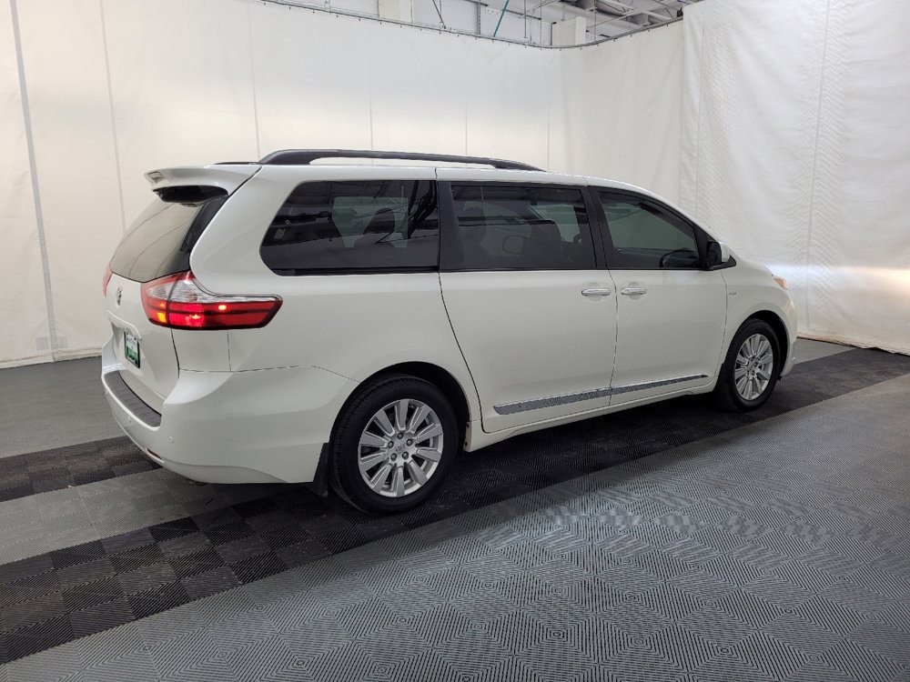 Used 2017 Toyota Sienna XLE w/ XLE Navigation Package AWD/4WD image 10