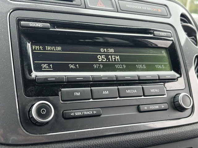 Used 2013 Volkswagen Tiguan S image 17