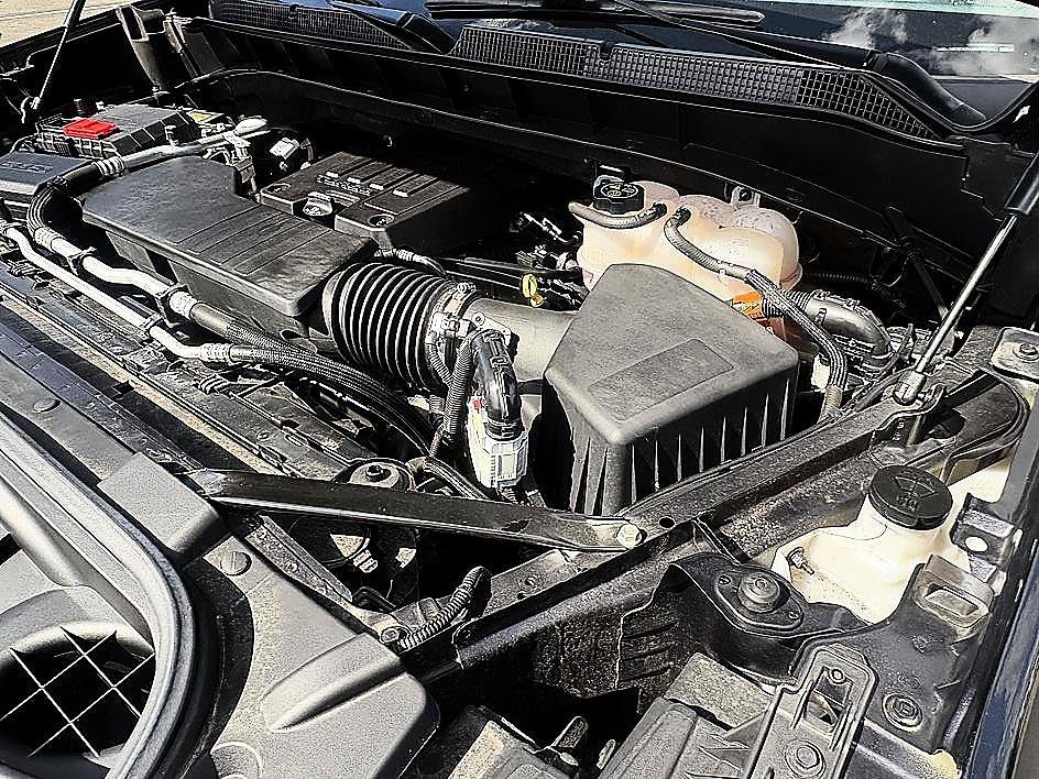 Used 2023 Chevrolet Silverado 1500 LT AWD/4WD image 25