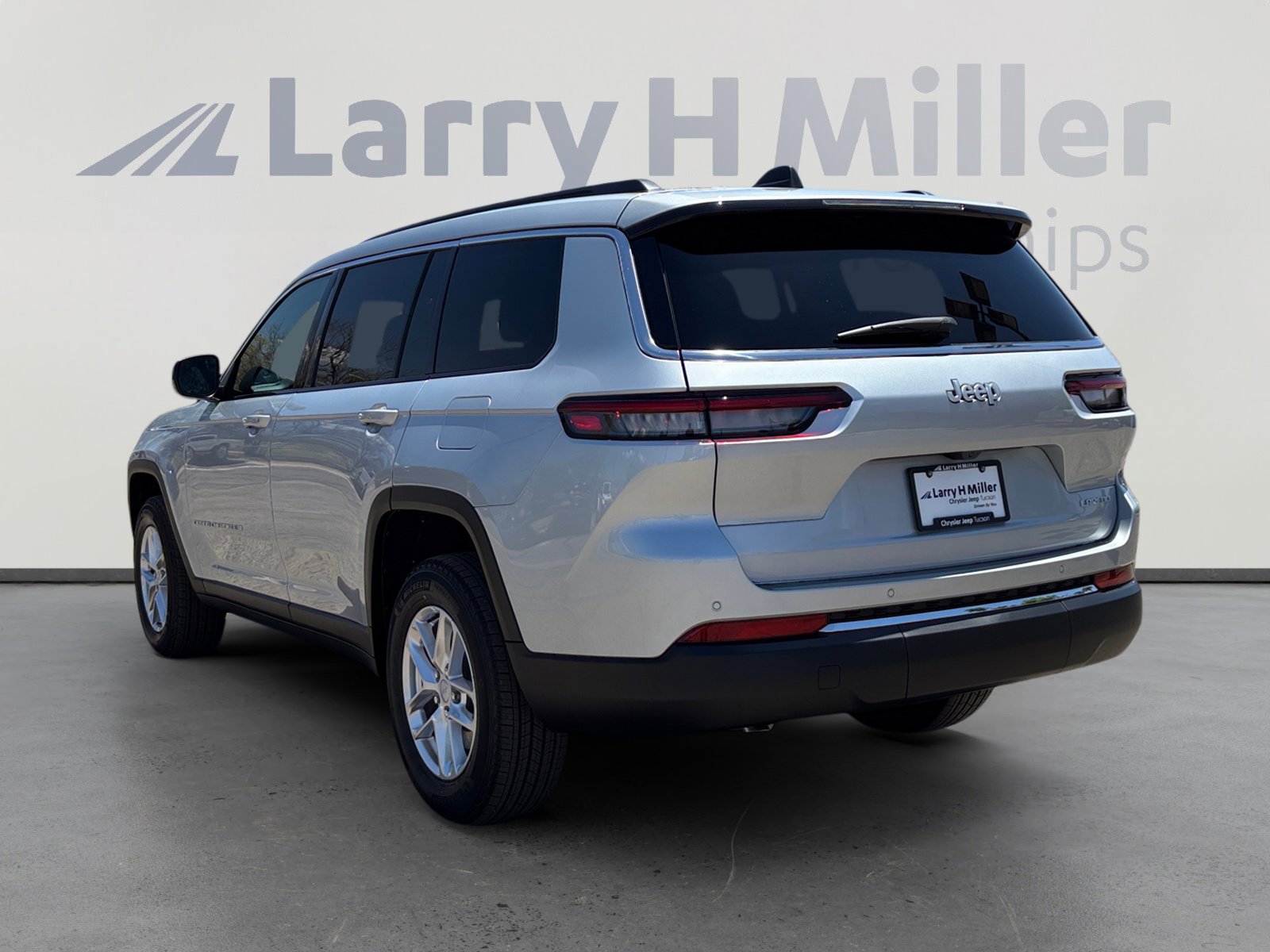 New 2025 Jeep Grand Cherokee L Laredo w/ Trailer Tow Package image 3