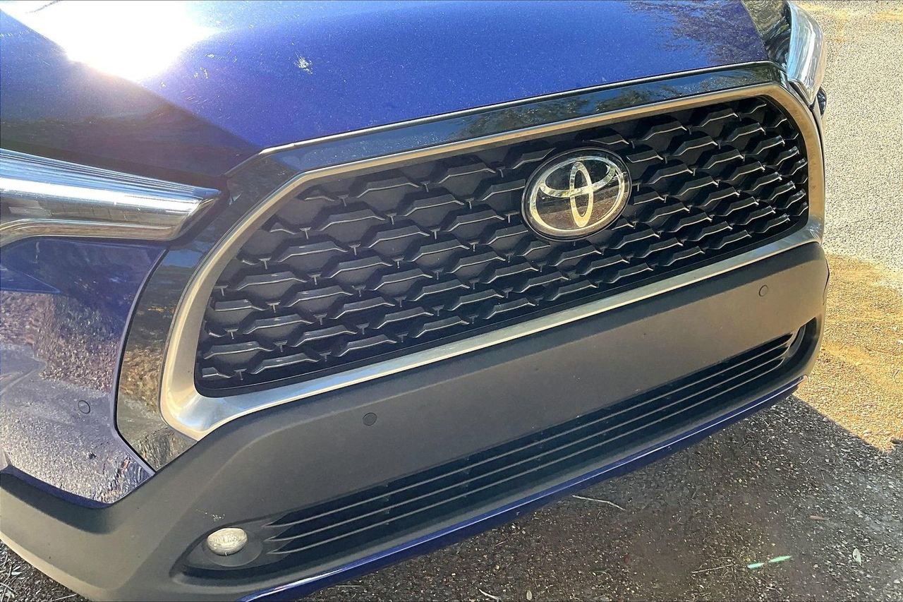 Used 2024 Toyota Corolla Cross XLE image 30