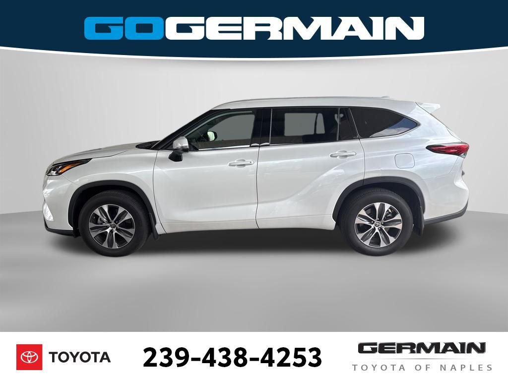 Used 2022 Toyota Highlander XLE image 2