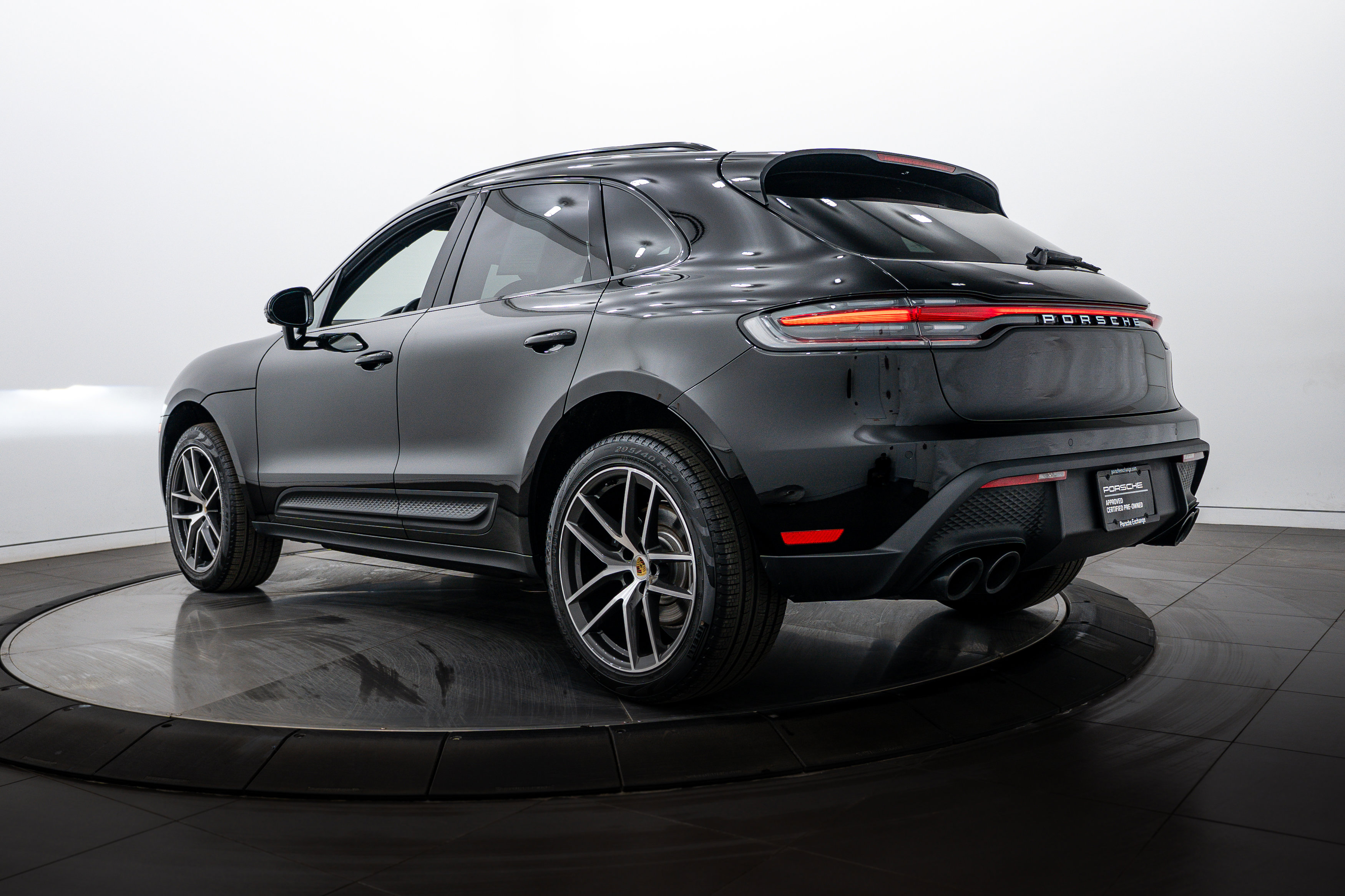 Certified 2026 Porsche Macan AWD/4WD image 3
