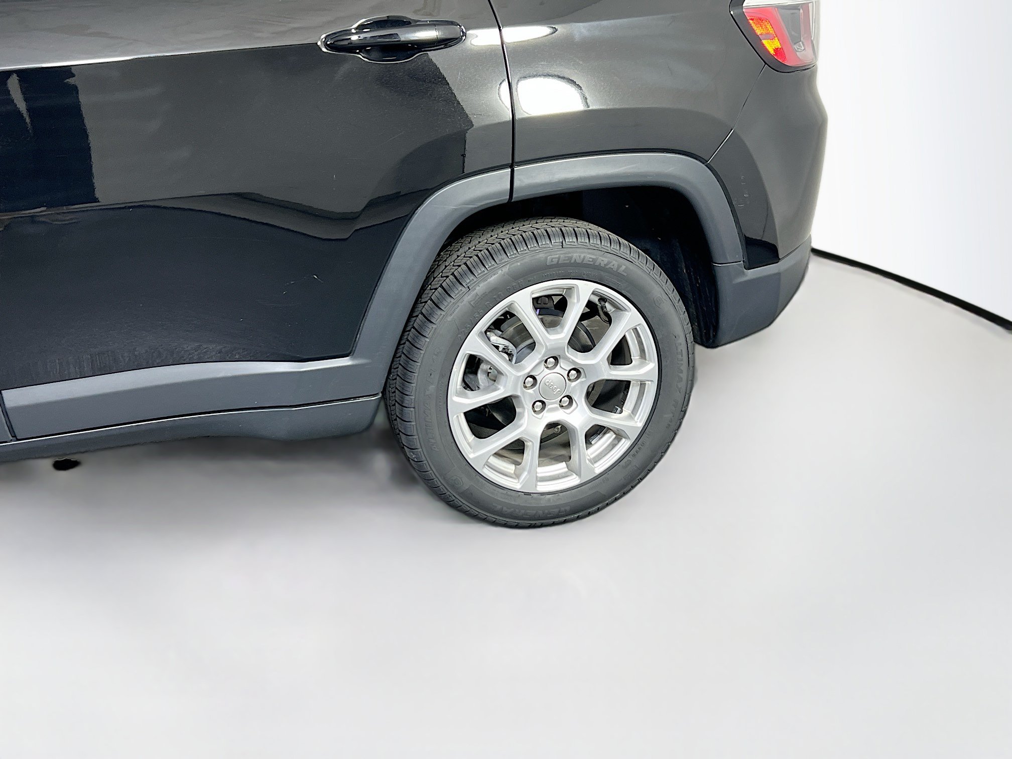 Used 2022 Jeep Compass Latitude AWD/4WD image 28