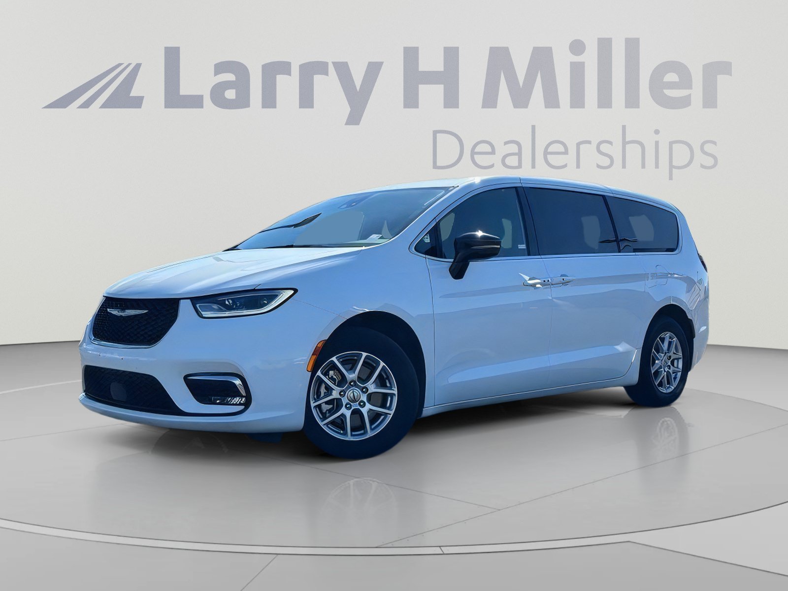 Used 2025 Chrysler Pacifica Select