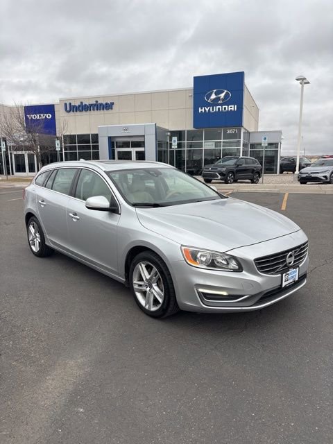 Used 2015 Volvo V60 T5 Platinum image 1