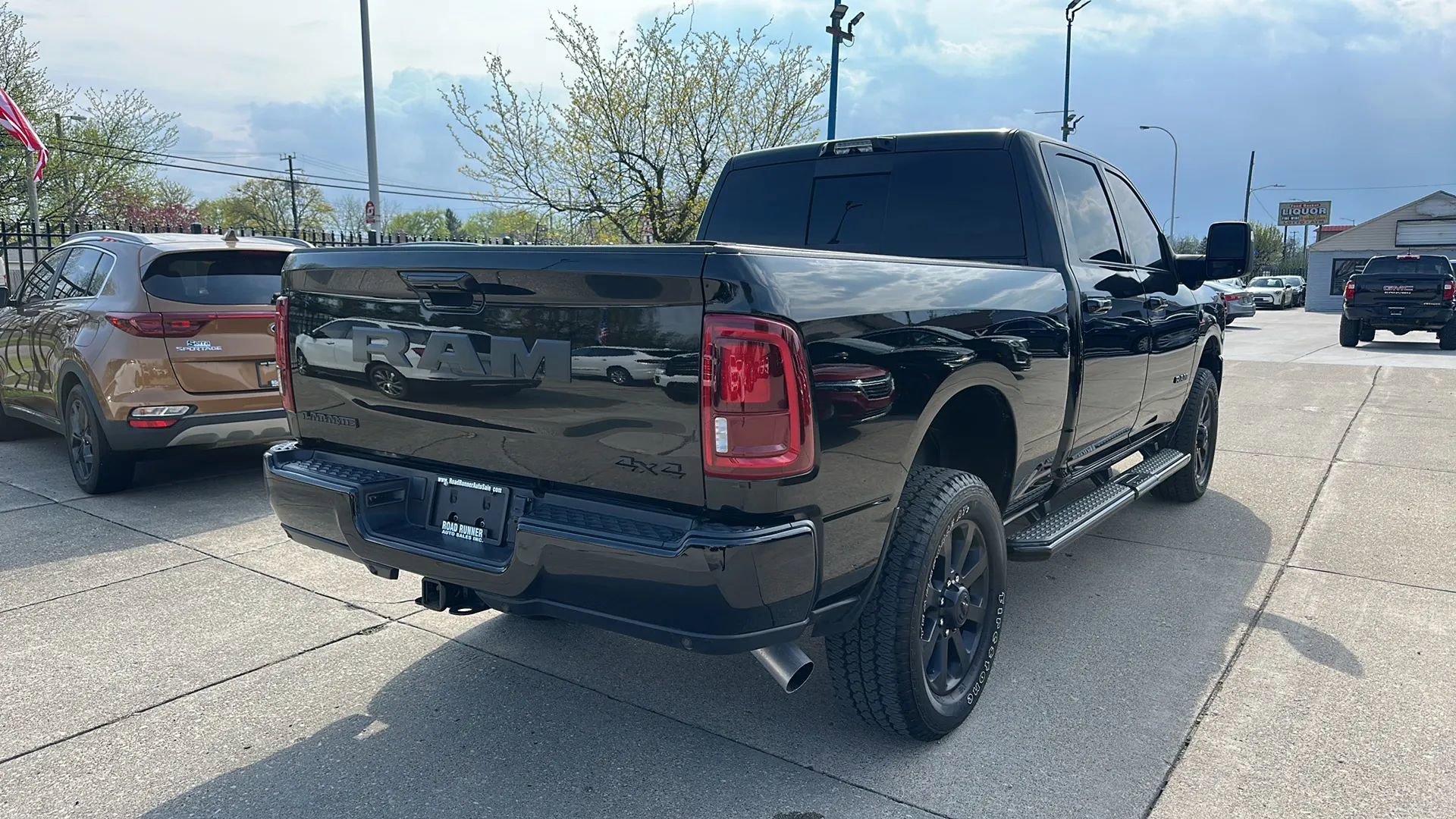 Used 2025 RAM 2500 Laramie AWD/4WD image 5