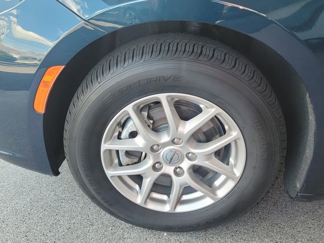 Certified 2024 Chrysler Pacifica Touring-L image 6