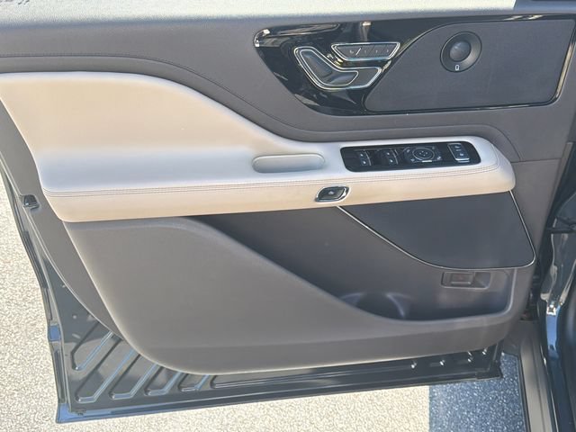 Used 2022 Lincoln Aviator Reserve w/ Equipment Group 201A RWD image 12