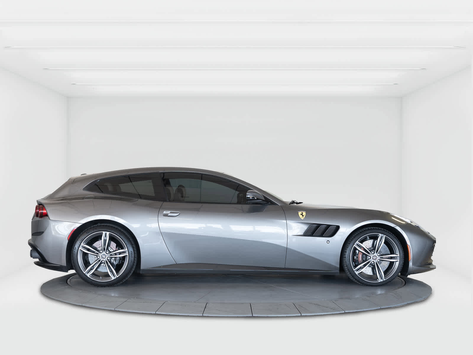 Certified 2018 Ferrari GTC4Lusso image 6