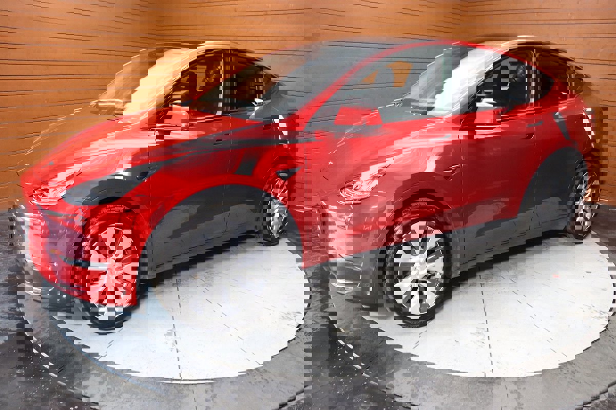 Used 2022 Tesla Model Y Long Range image 6