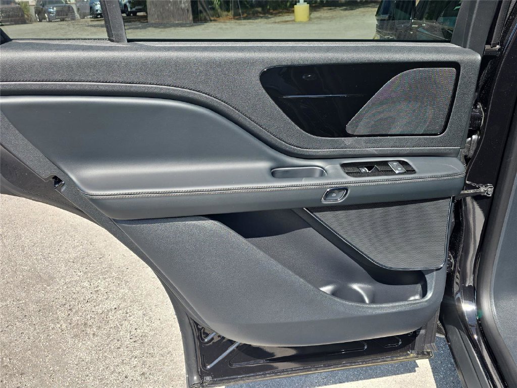New 2026 Lincoln Aviator 2WD image 9