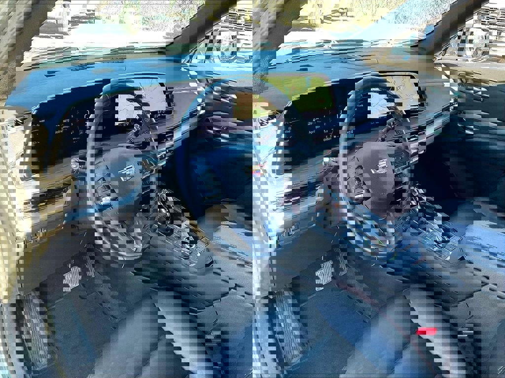 Used 2025 Cadillac XT4 Premium Luxury image 8