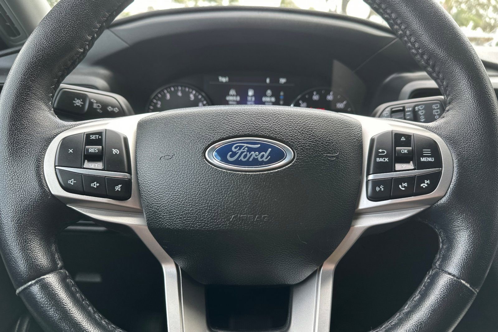 Used 2024 Ford Explorer XLT RWD image 24