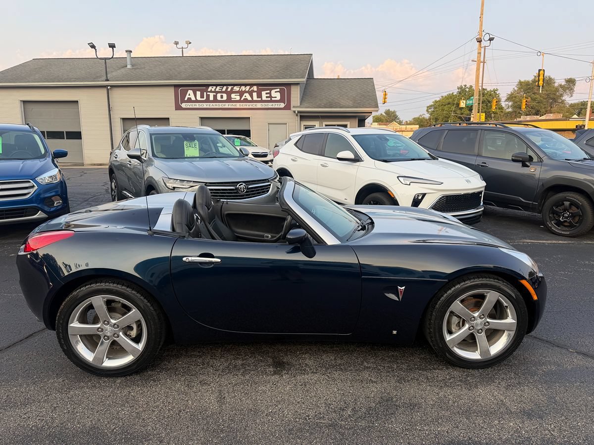 Used 2006 Pontiac Solstice Convertible w/ Premium Package RWD image 5