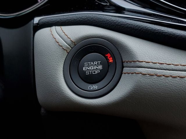 Certified 2022 Dodge Durango R/T w/ Blacktop Package RWD image 36