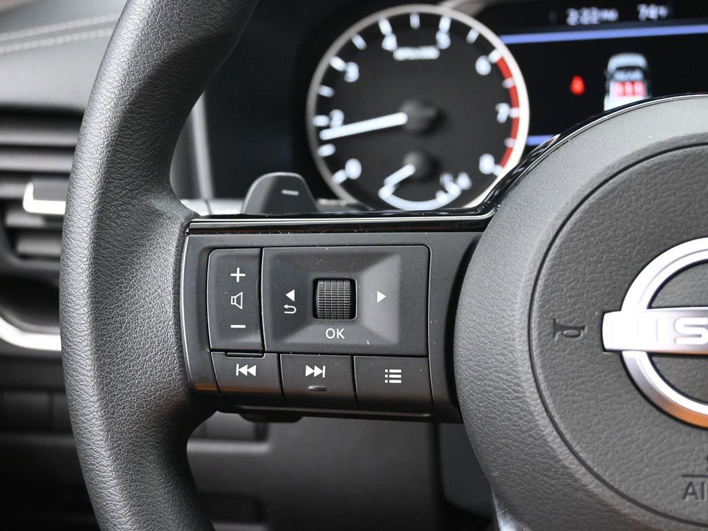 Used 2023 Nissan Rogue SV image 15