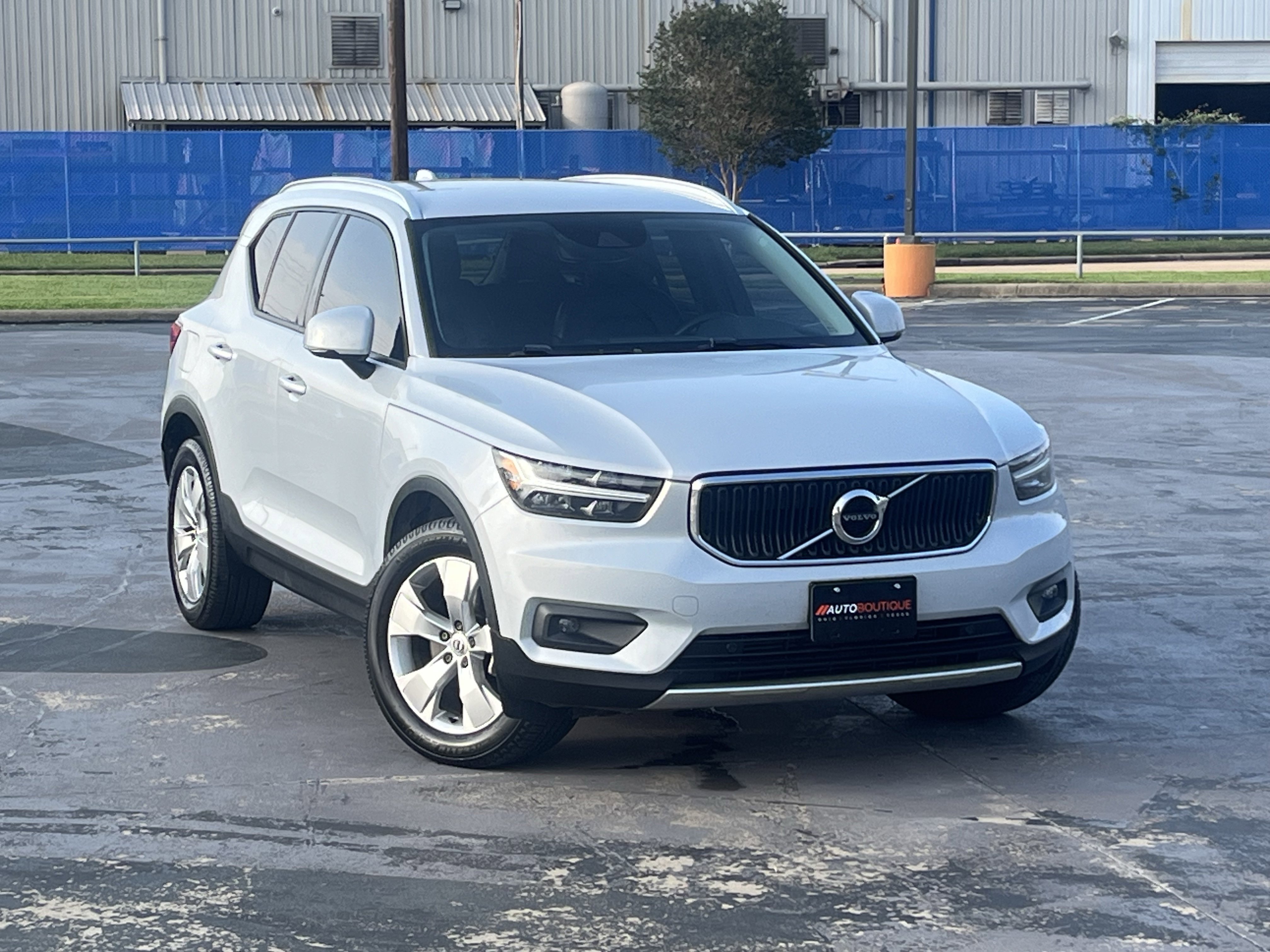 Used 2021 Volvo XC40 T5 Momentum AWD/4WD image 3