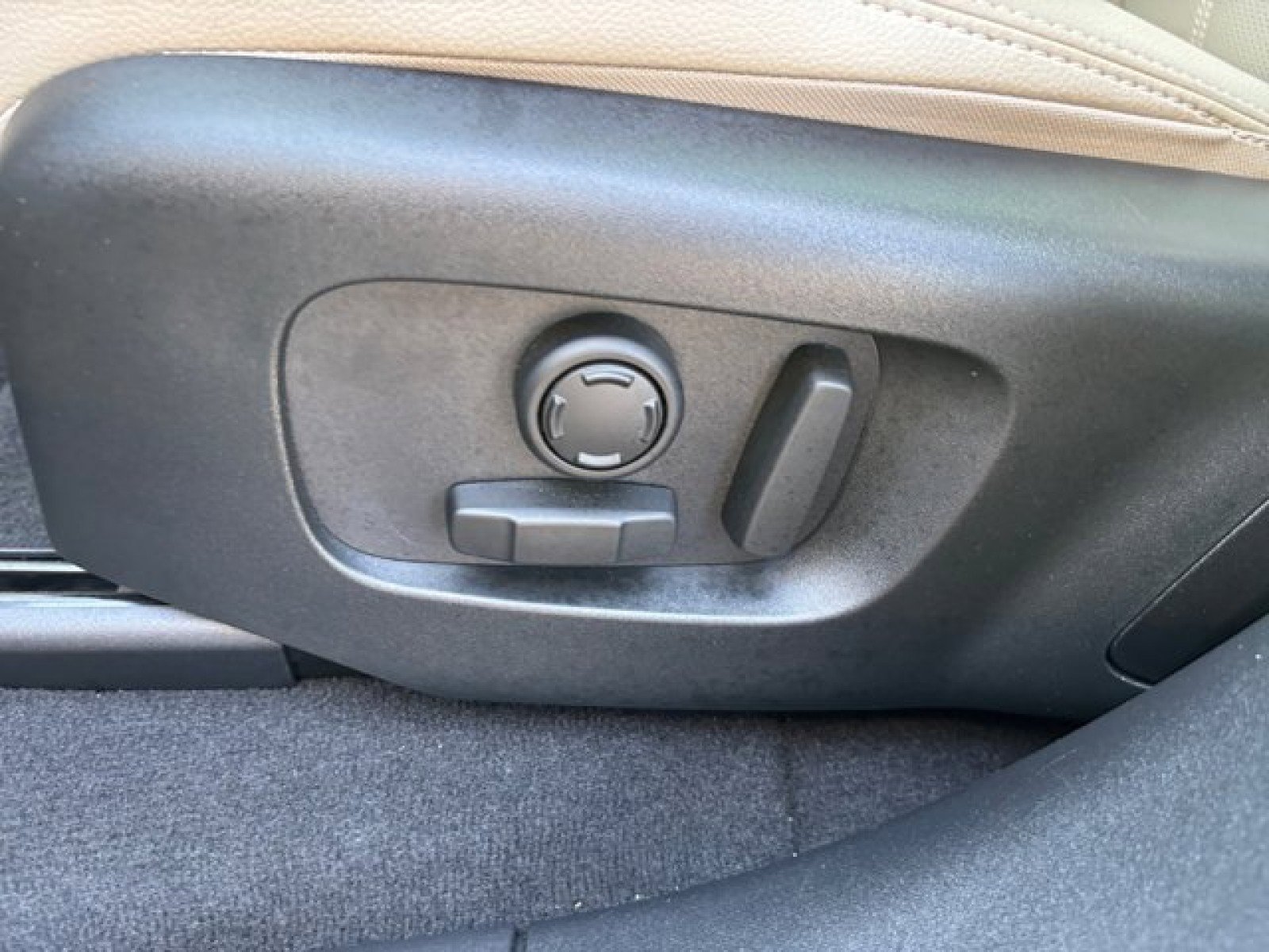 Certified 2021 Land Rover Range Rover Velar R-Dynamic S image 11