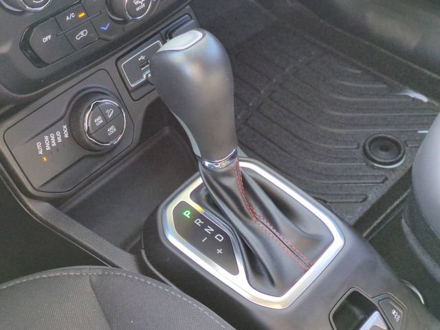 Used 2023 Jeep Renegade Trailhawk AWD/4WD image 25