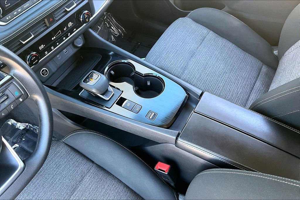 Used 2023 Nissan Rogue SV image 15