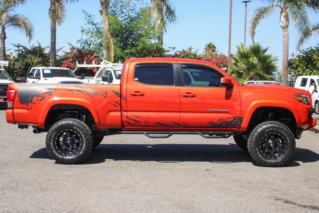 Used 2017 Toyota Tacoma TRD Sport image 11