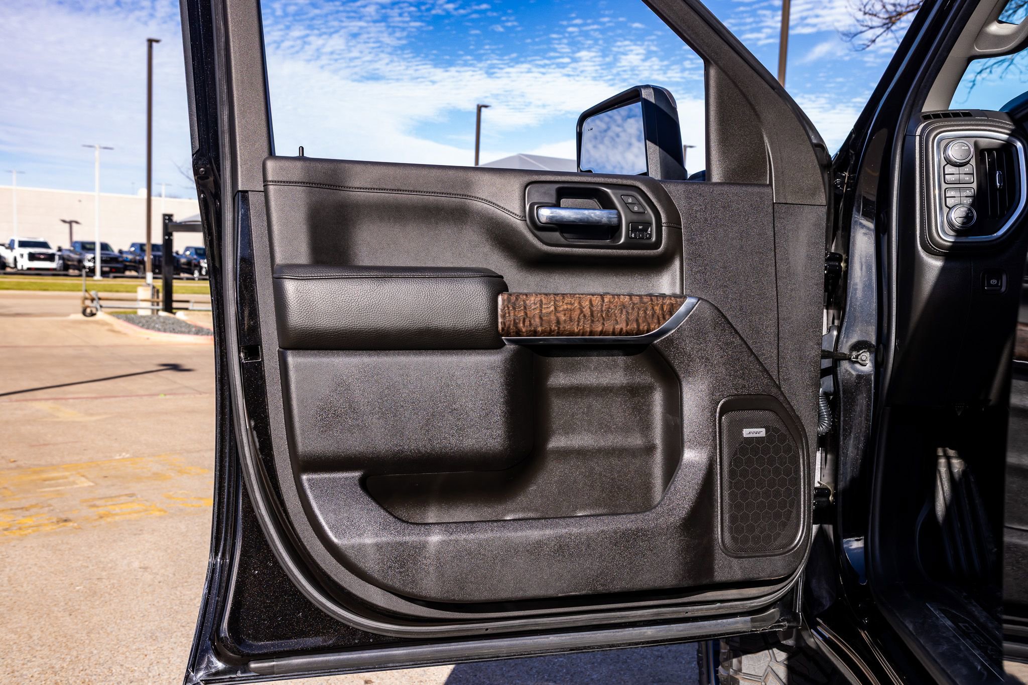 Used 2023 GMC Sierra 2500 Denali w/ Denali Black Diamond Edition image 33