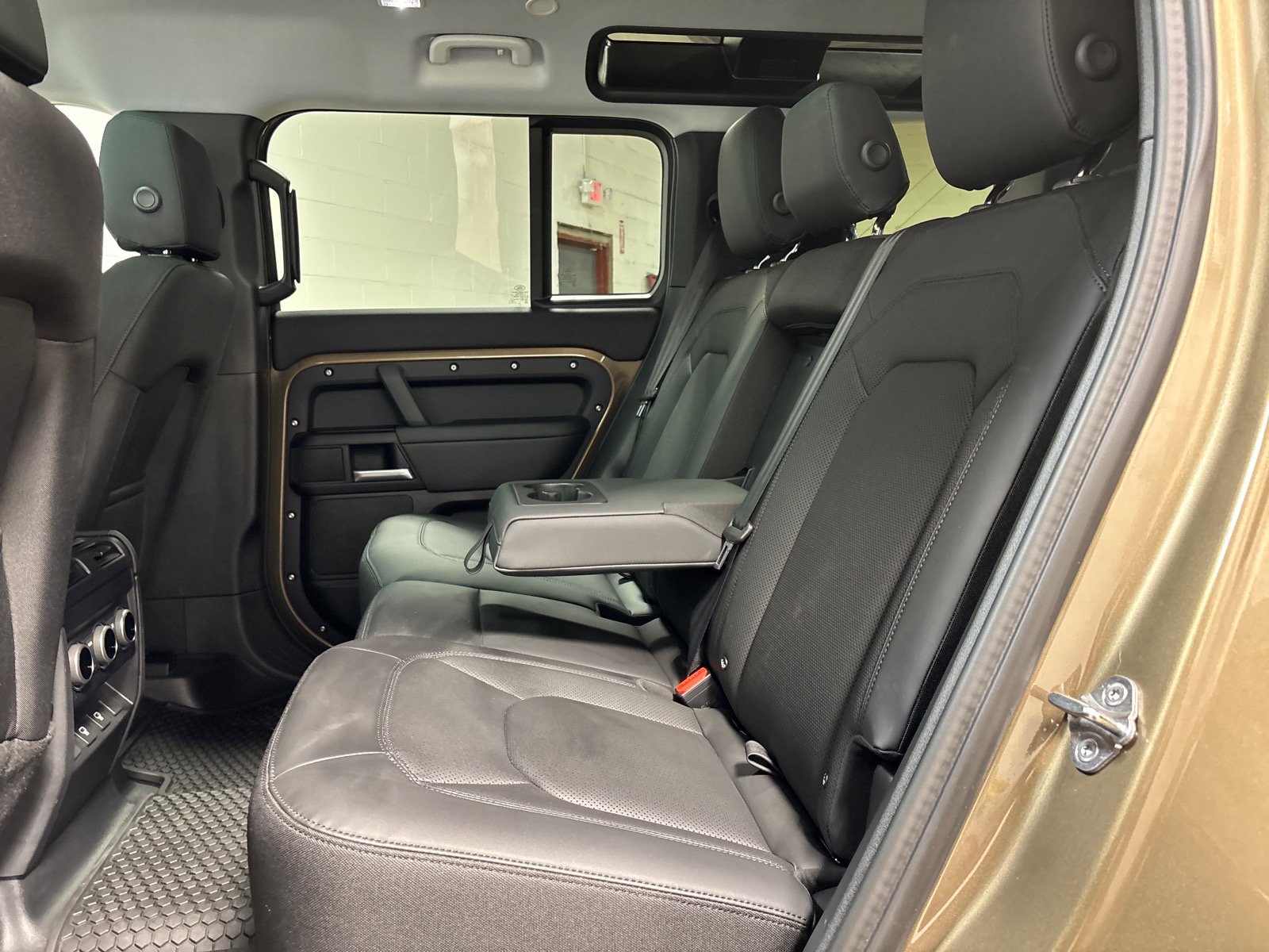 New 2025 Land Rover Defender 110 S AWD/4WD image 27
