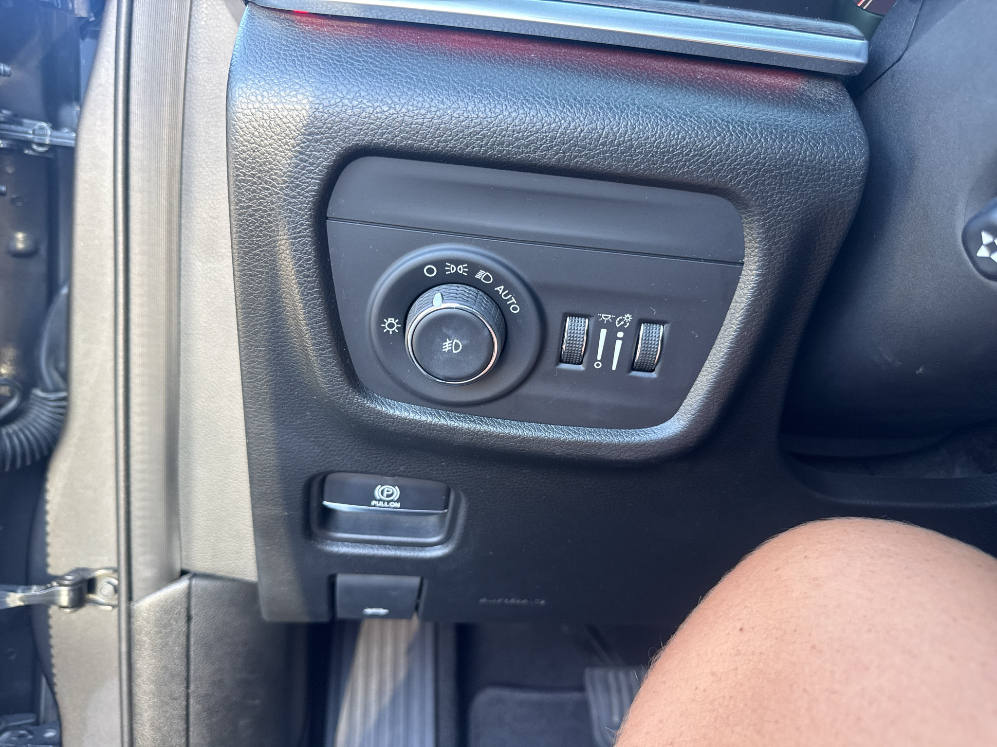 Used 2022 Jeep Grand Cherokee L Overland w/ Luxury Tech Group IV AWD/4WD image 26