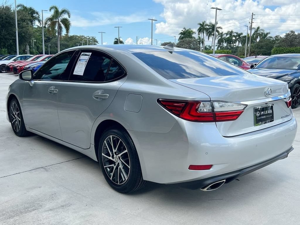 Used 2017 Lexus ES 350 w/ Luxury Package FWD image 5