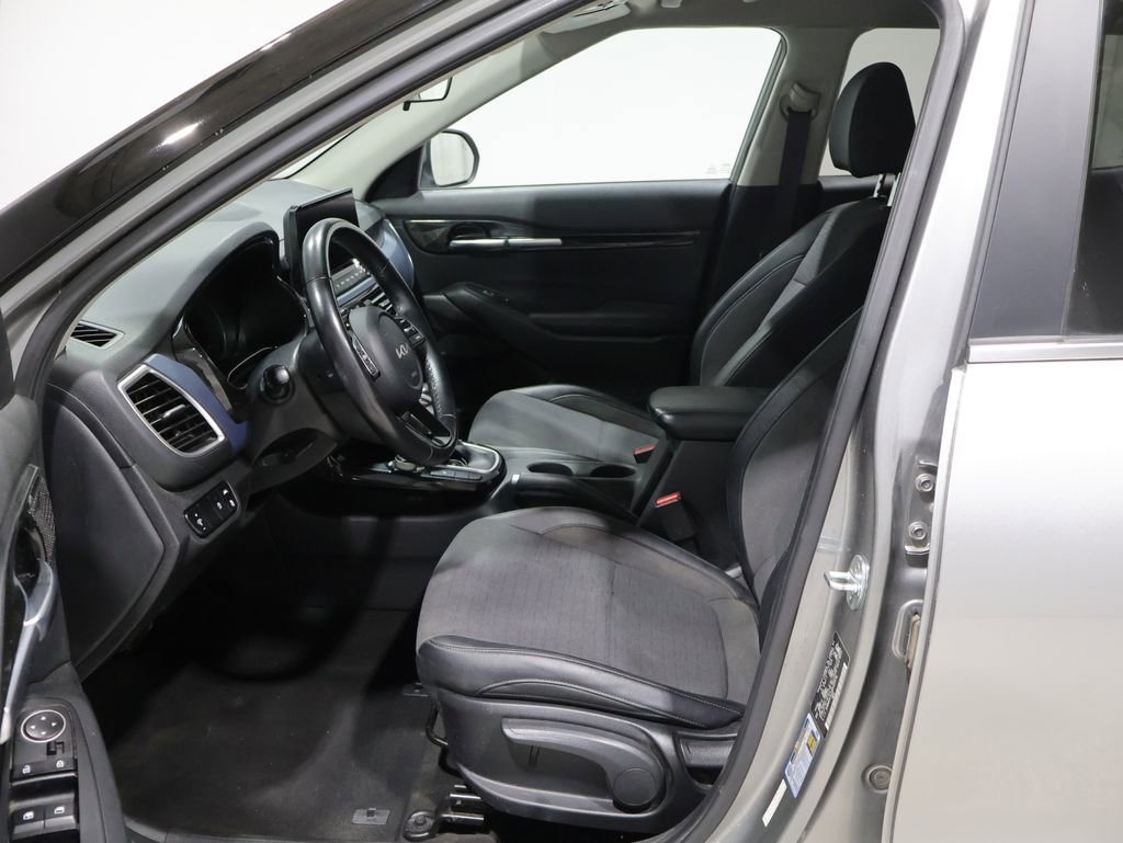 Used 2023 Kia Seltos S w/ Navigation Package AWD/4WD image 10