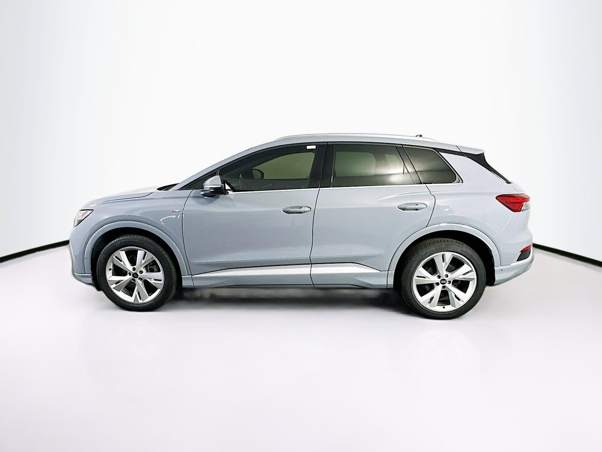 Used 2023 Audi Q4 e-tron Prestige w/ 20" Wheel Package AWD/4WD image 4
