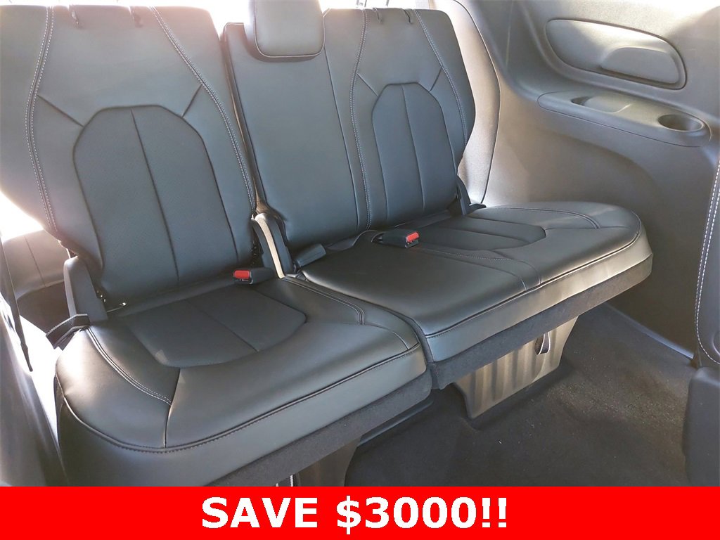 New 2025 Chrysler Pacifica Select image 13