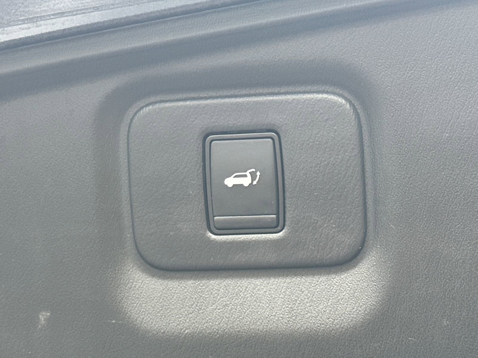 Used 2017 Nissan Pathfinder SL w/ SL Tech Package FWD image 18