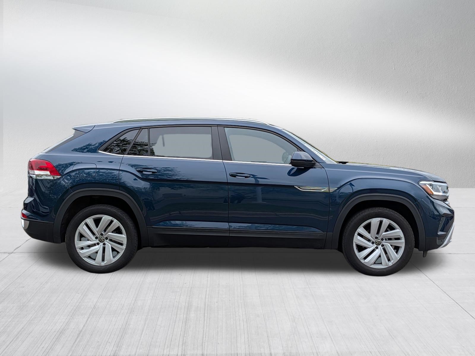 Certified 2023 Volkswagen Atlas Cross Sport SE w/ Panoramic Sunroof Package AWD/4WD image 8