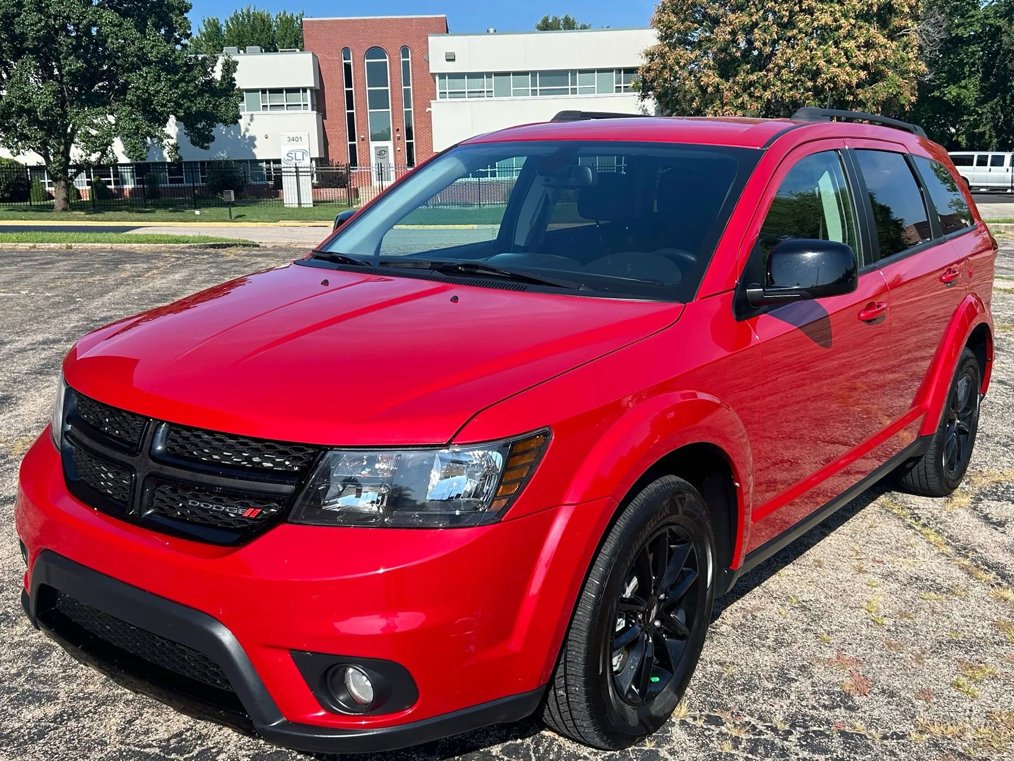 Used 2019 Dodge Journey SE w/ Blacktop Package image 1