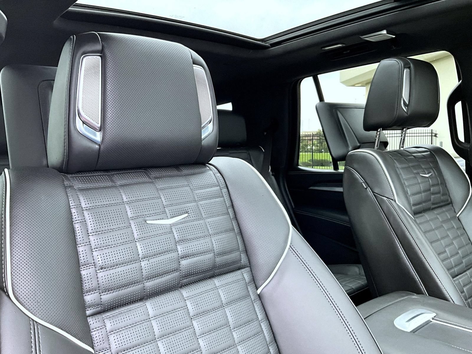 Certified 2025 Cadillac Escalade V w/ LPO, ONYX Package AWD/4WD image 19