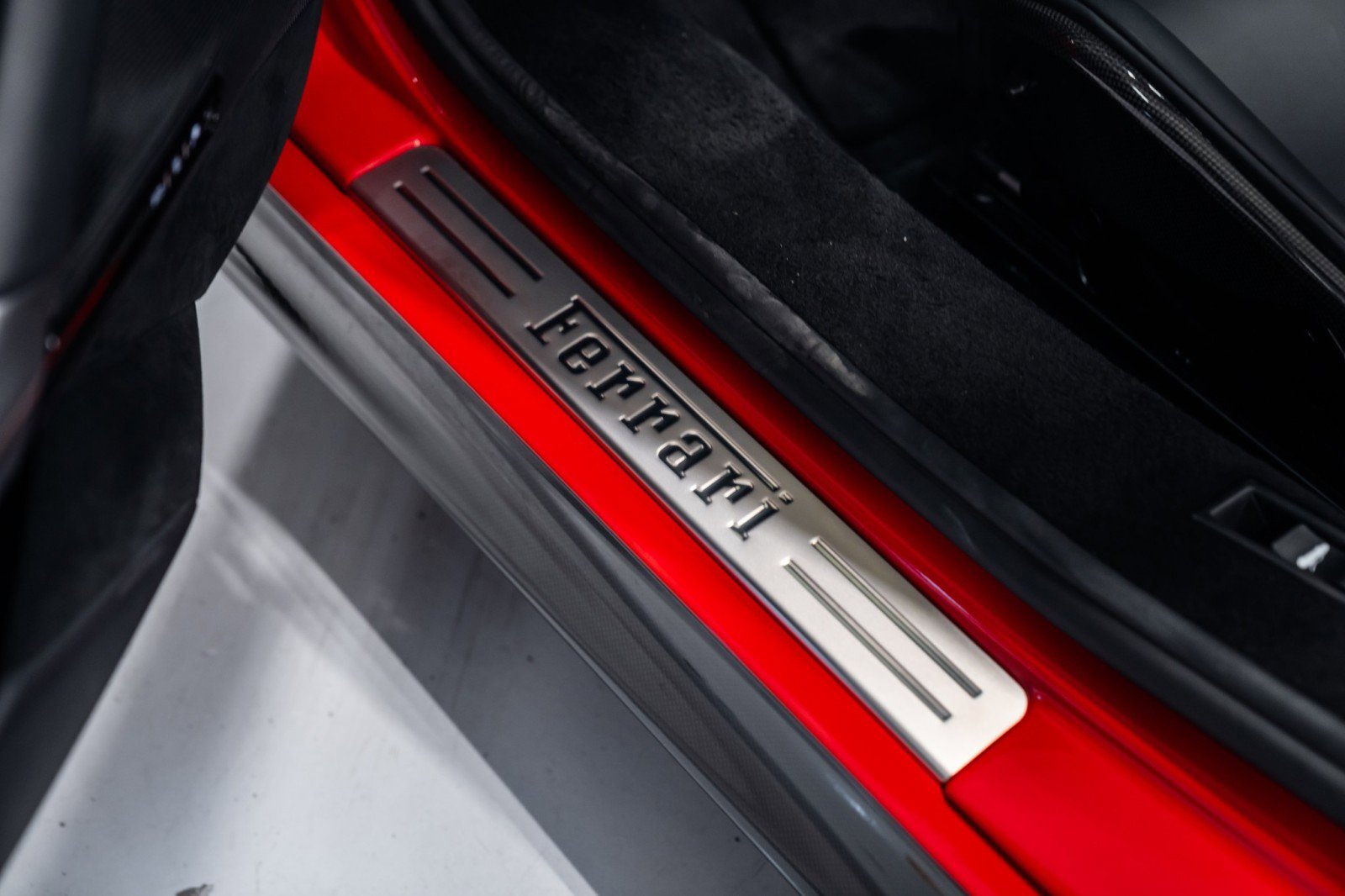 Used 2024 Ferrari SF90 Spider image 28