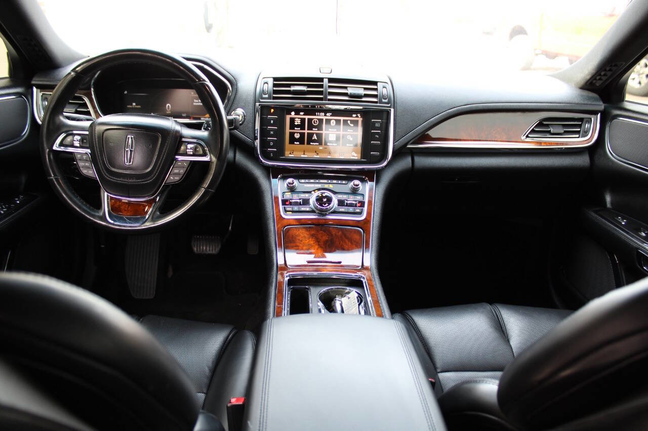 Used 2017 Lincoln Continental Select image 18