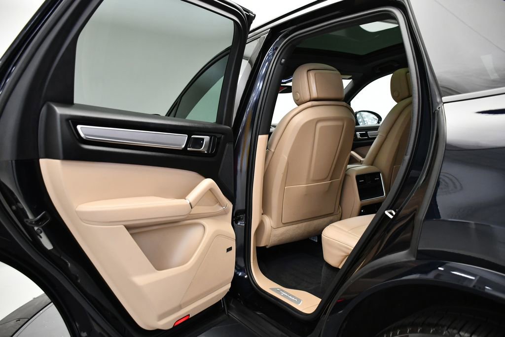 Used 2022 Porsche Cayenne Platinum Edition image 42