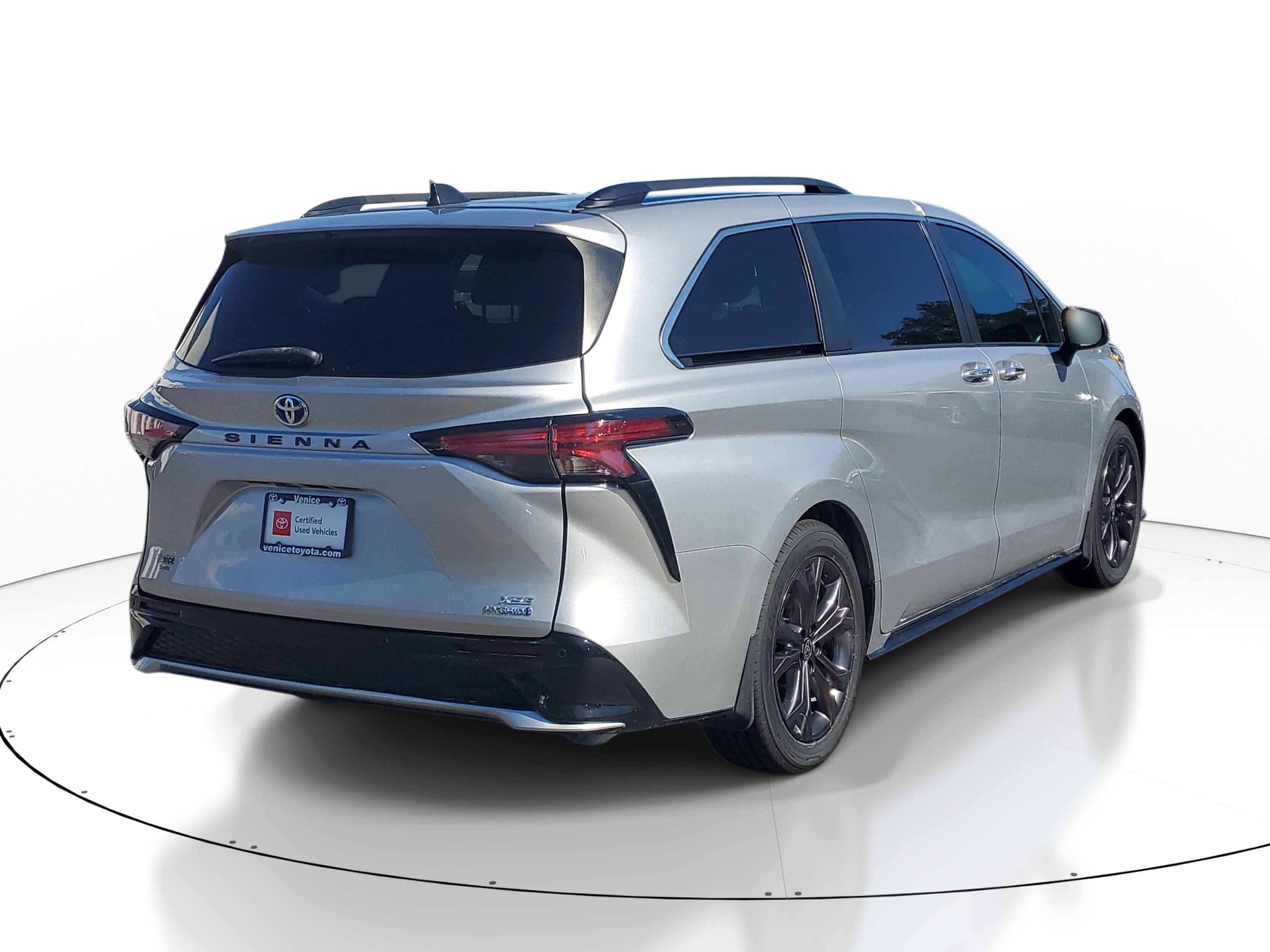 Certified 2022 Toyota Sienna XSE w/ XSE Plus Package FWD image 6