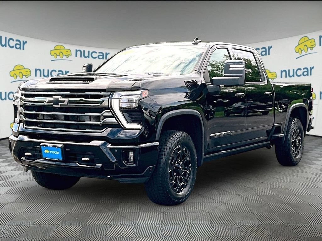 Used 2024 Chevrolet Silverado 2500 High Country w/ Midnight Edition AWD/4WD image 3