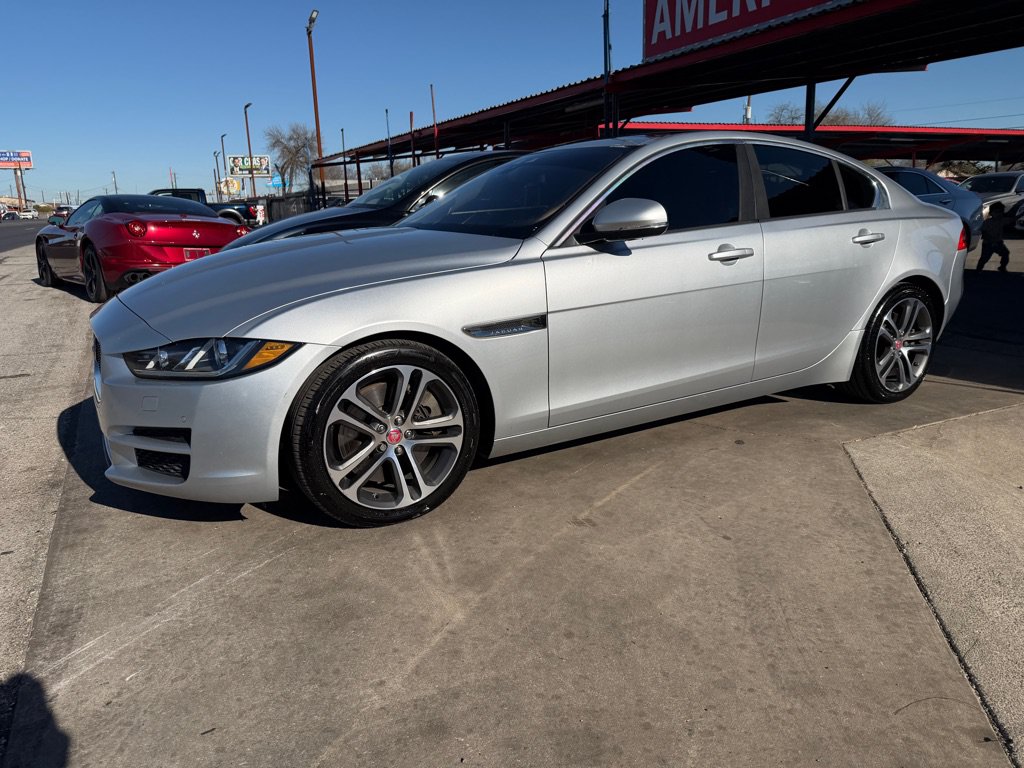 Used 2017 Jaguar XE Premium RWD image 32