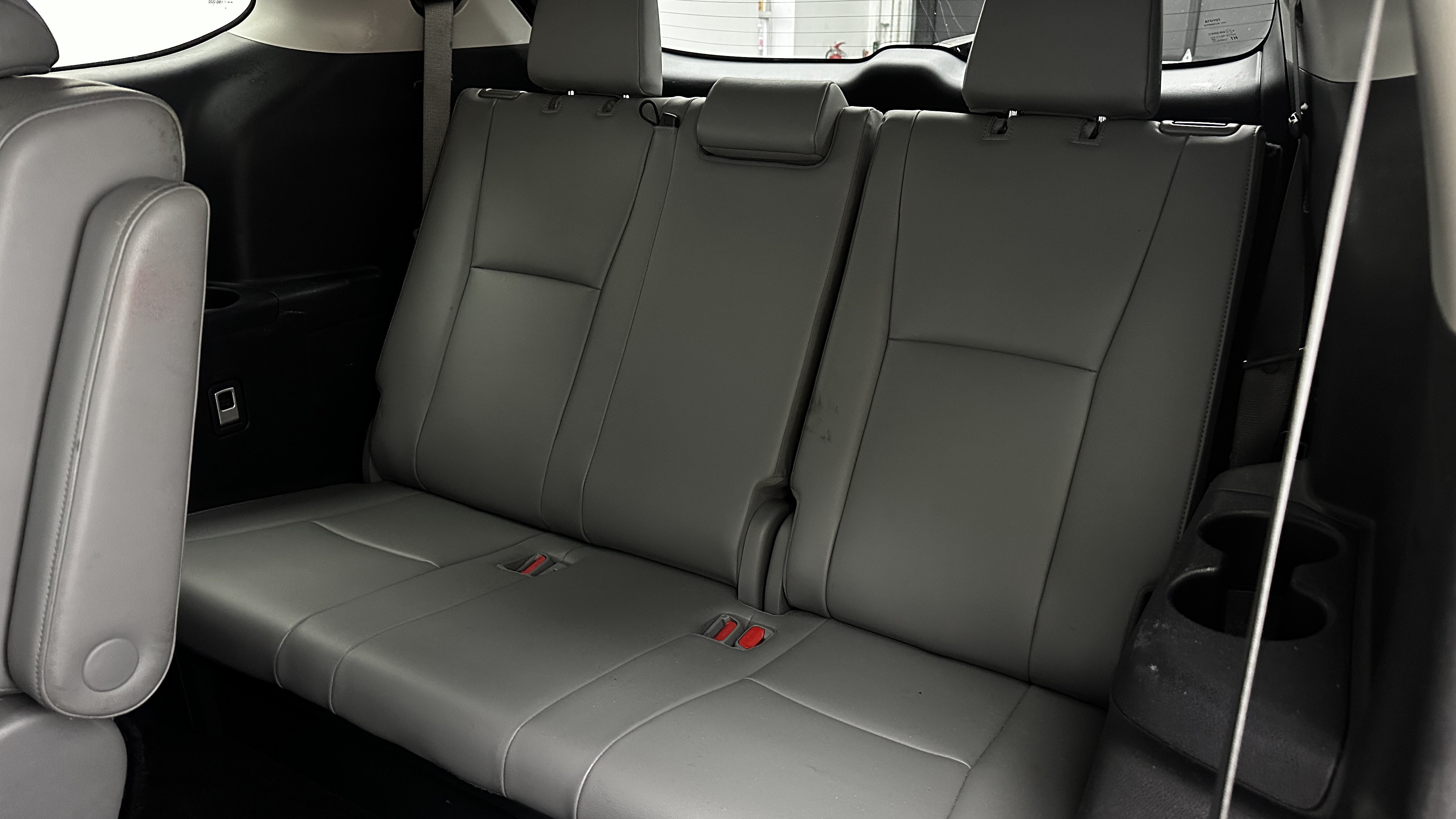 Used 2023 Toyota Highlander Limited FWD image 32