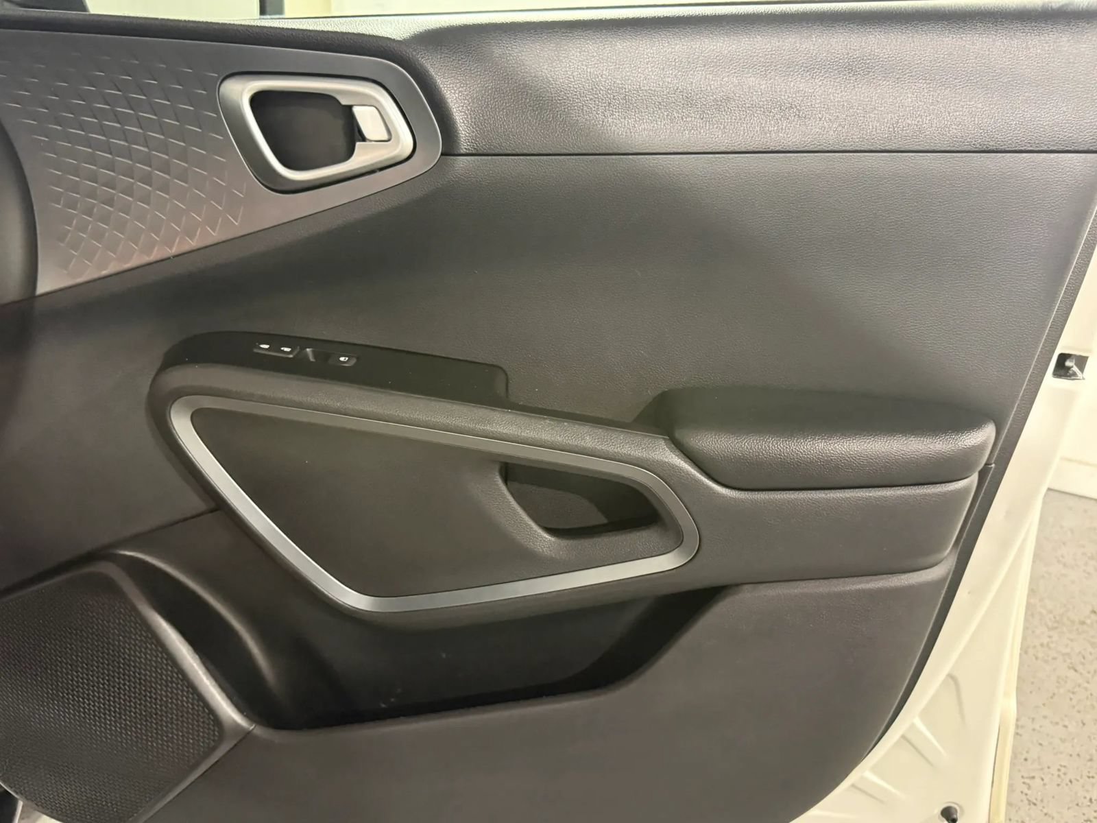 Used 2020 Kia Soul S FWD image 32