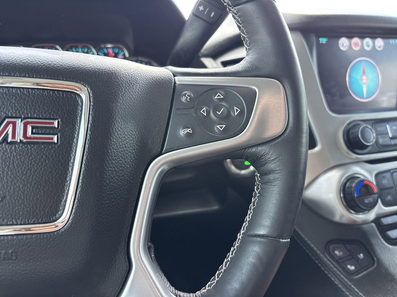 Used 2018 GMC Yukon SLT AWD/4WD image 29