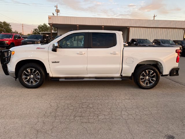 Used 2022 Chevrolet Silverado 1500 LT w/ Z71 Off-Road Package AWD/4WD image 3