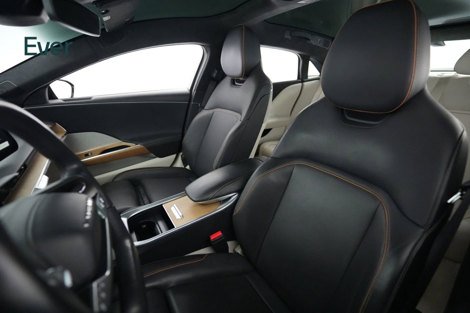 Used 2023 Lucid Air Touring AWD/4WD image 4